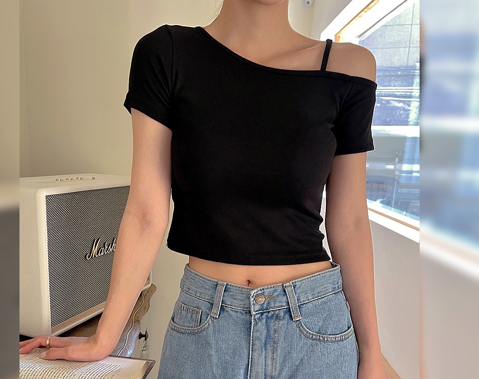 [7천장 돌파✨] 크롬비 스판 언발 오프숄더 크롭 티셔츠 | 리리앤코